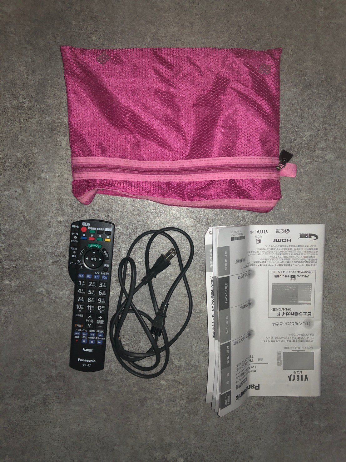 Panasonic 50V型液晶モニター TH-L50E60のリモコンと説明書