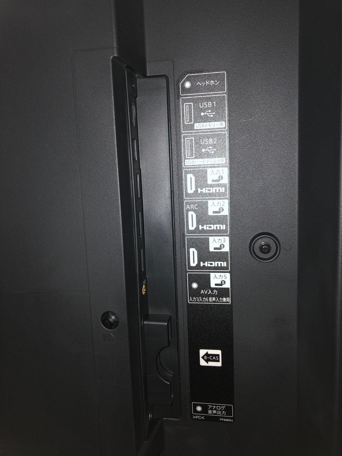 シャープ60V型ワイド４K液晶モニターLC-60US45の接続口のアップ